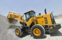 山東臨工LG948L裝載機:鋤雪英雄