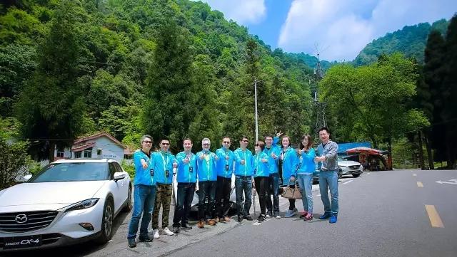 開業慶典：都是要照鏡子整一整